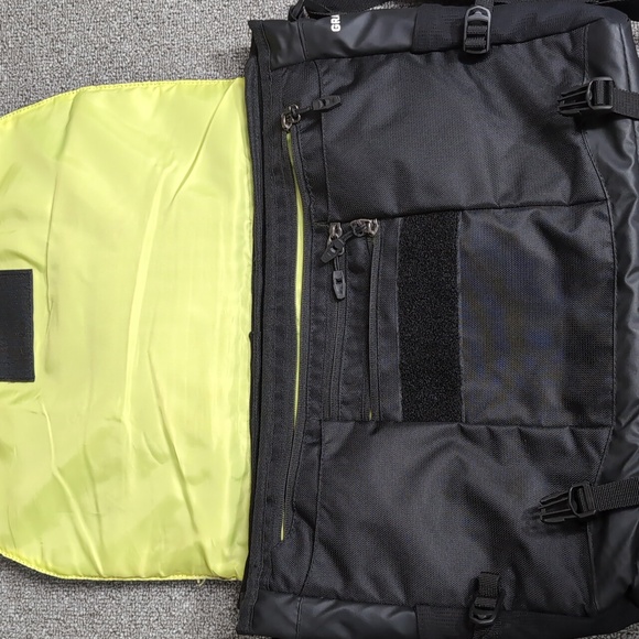 Granite Gear Waterproof Cross-Body Messenger Bag G7063-1 Black NWOT - Picture 10 of 16